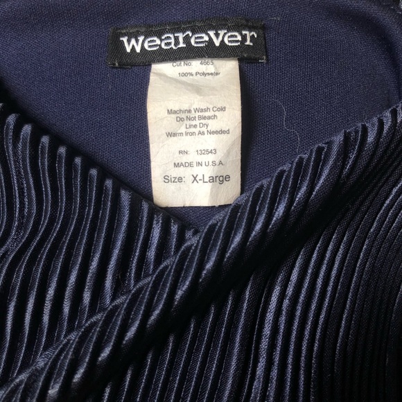 Breezy Navy Crop Top - Picture 3 of 3